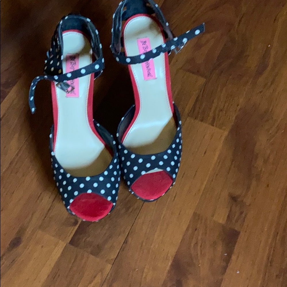 Heels - Picture 2 of 2